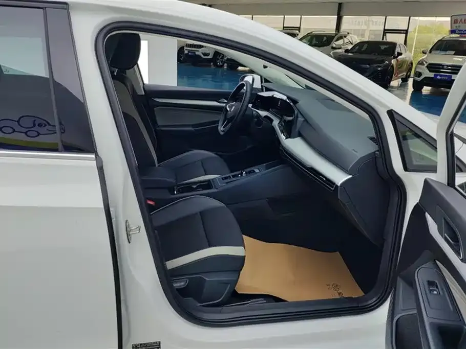 Volkswagen Golf 2022 из CN, фото 8