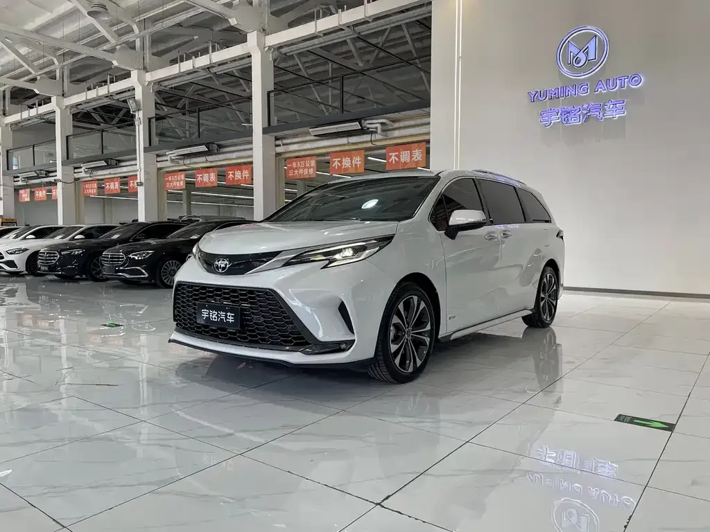 Toyota Granvia — фото 1