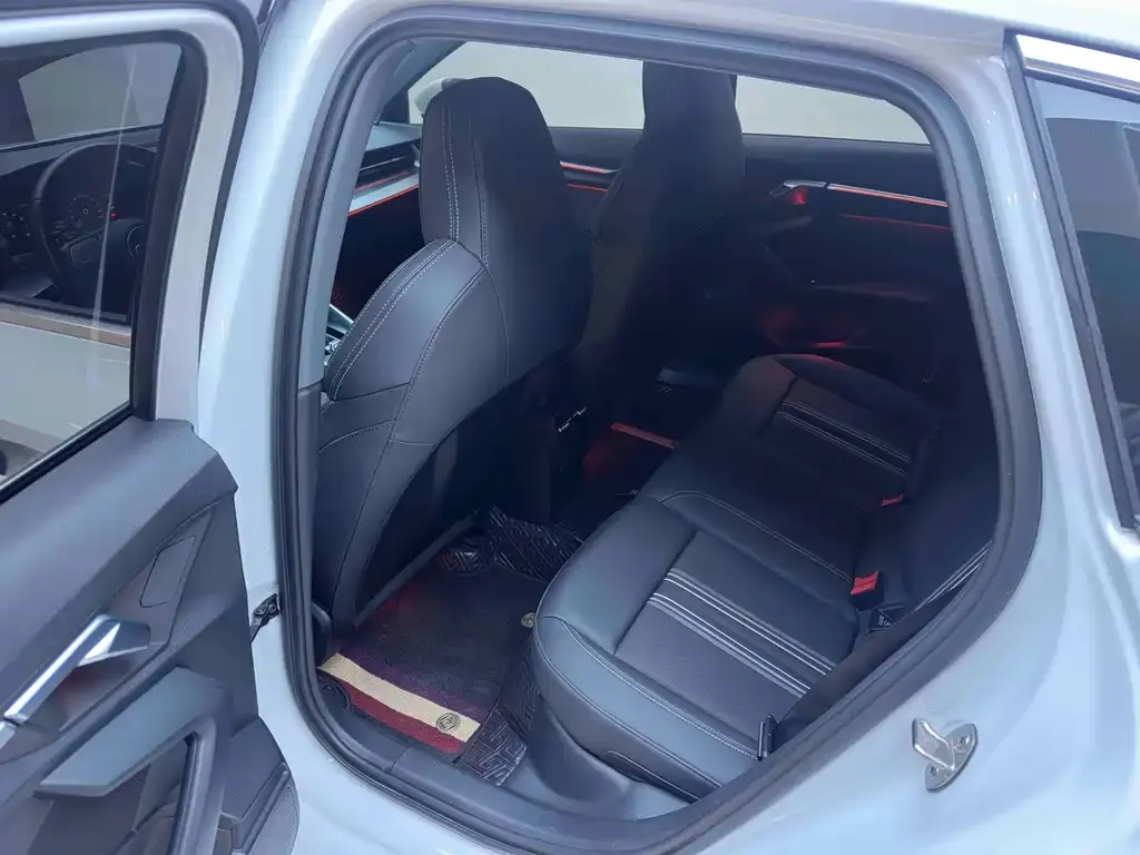 Audi A3 2023 из CN, фото 4