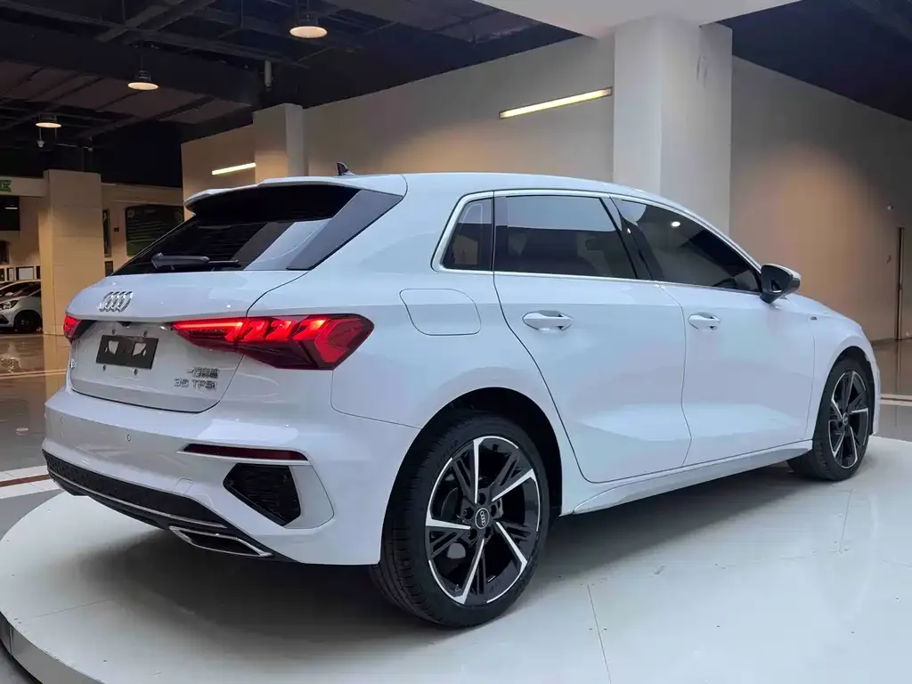Audi A3 2023 из CN, фото 10