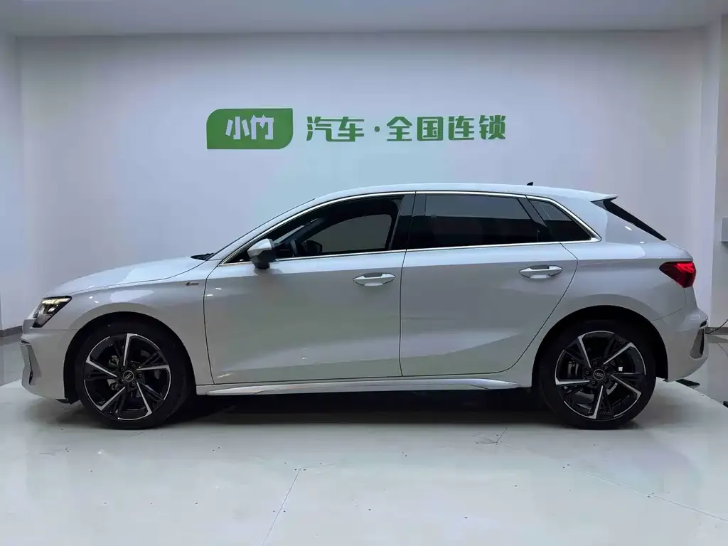 Audi A3 2023 из CN, фото 2