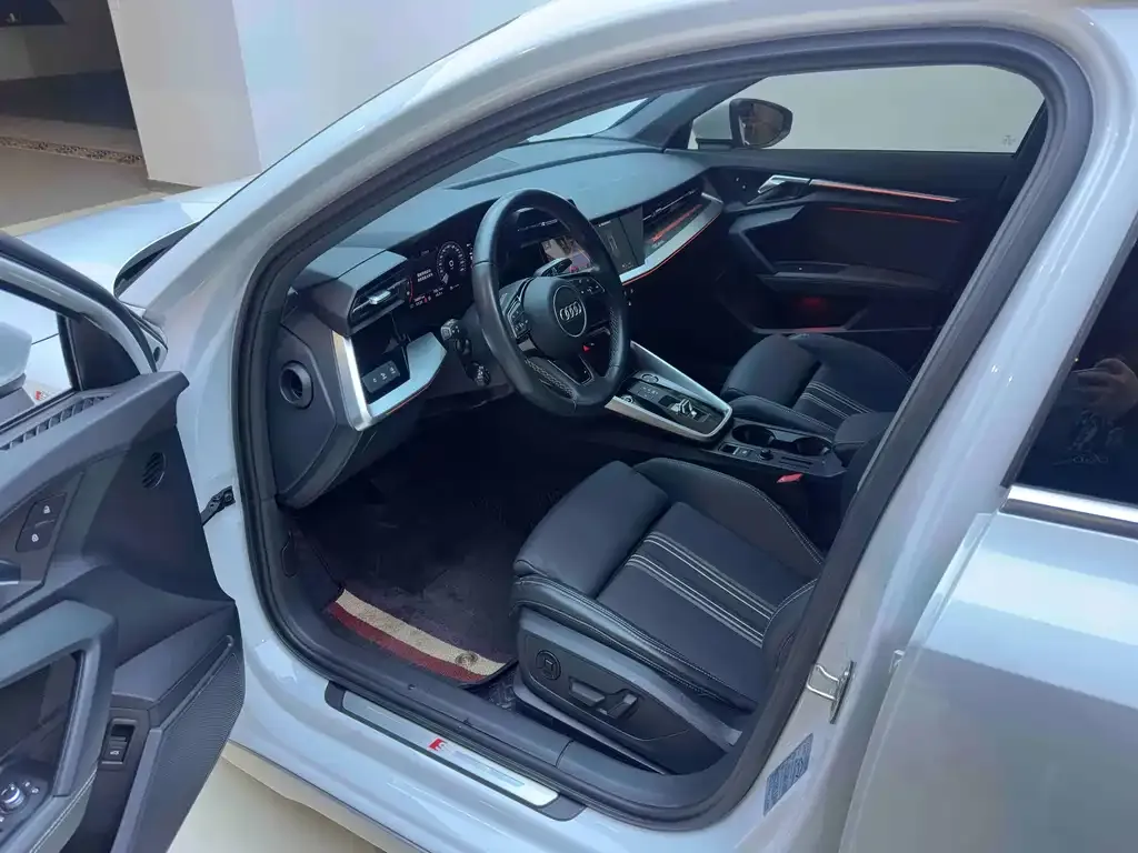 Audi A3 2023 из CN, фото 3
