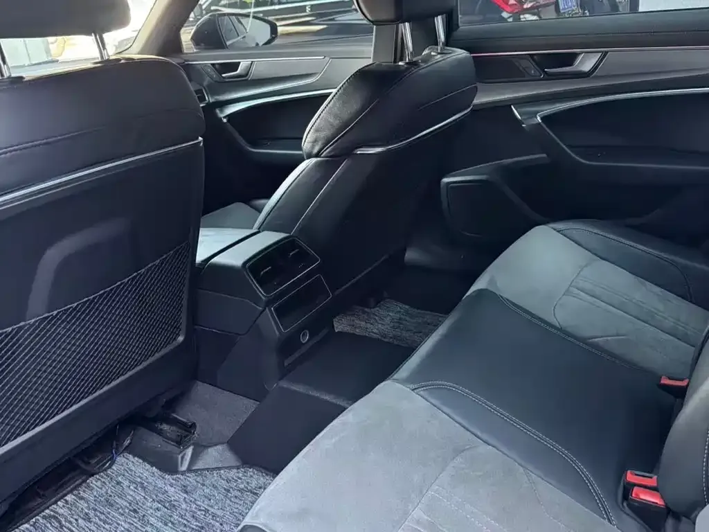 Audi A6L 2021 из CN, фото 6
