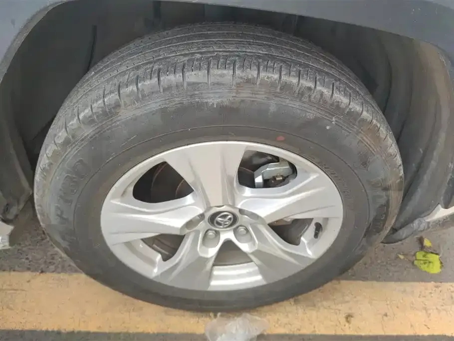 Toyota RAV4 2024 из CN, фото 2