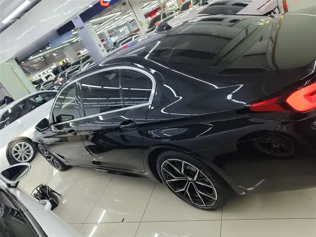 BMW 5 Series 2022 из CN, фото 2