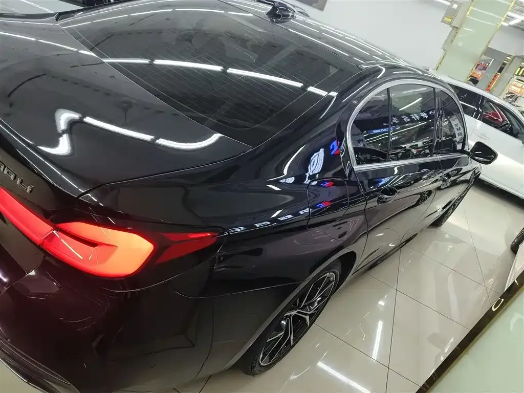 BMW 5 Series 2022 из CN, фото 9