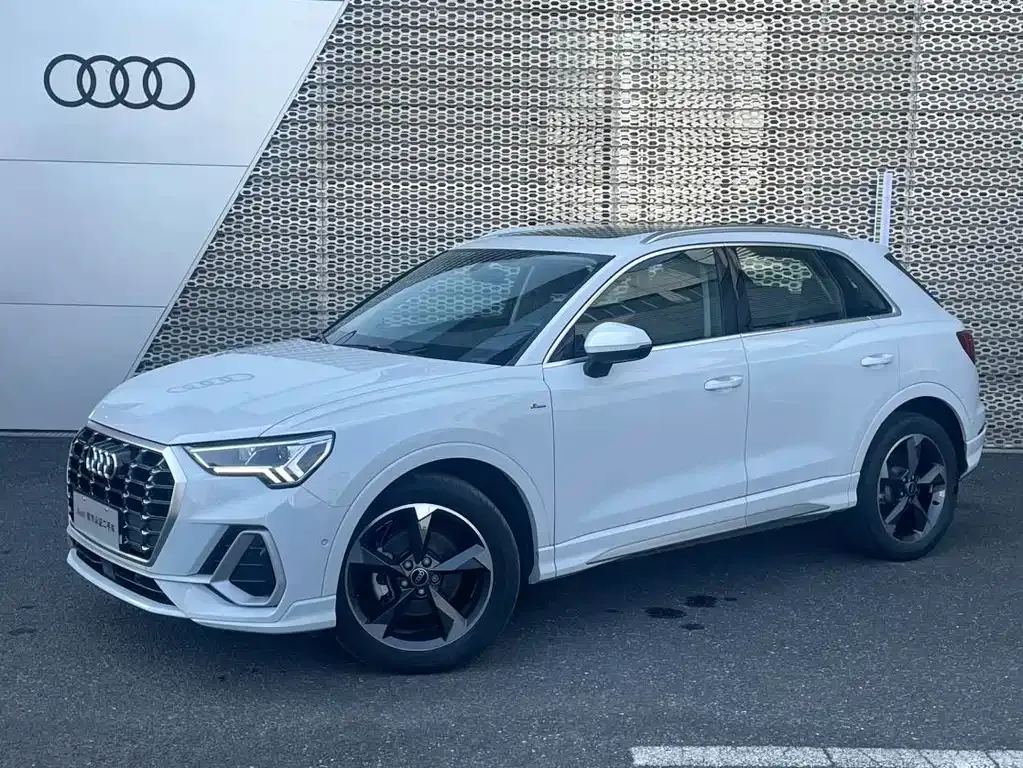 Audi Q3 2023 из CN, фото 1
