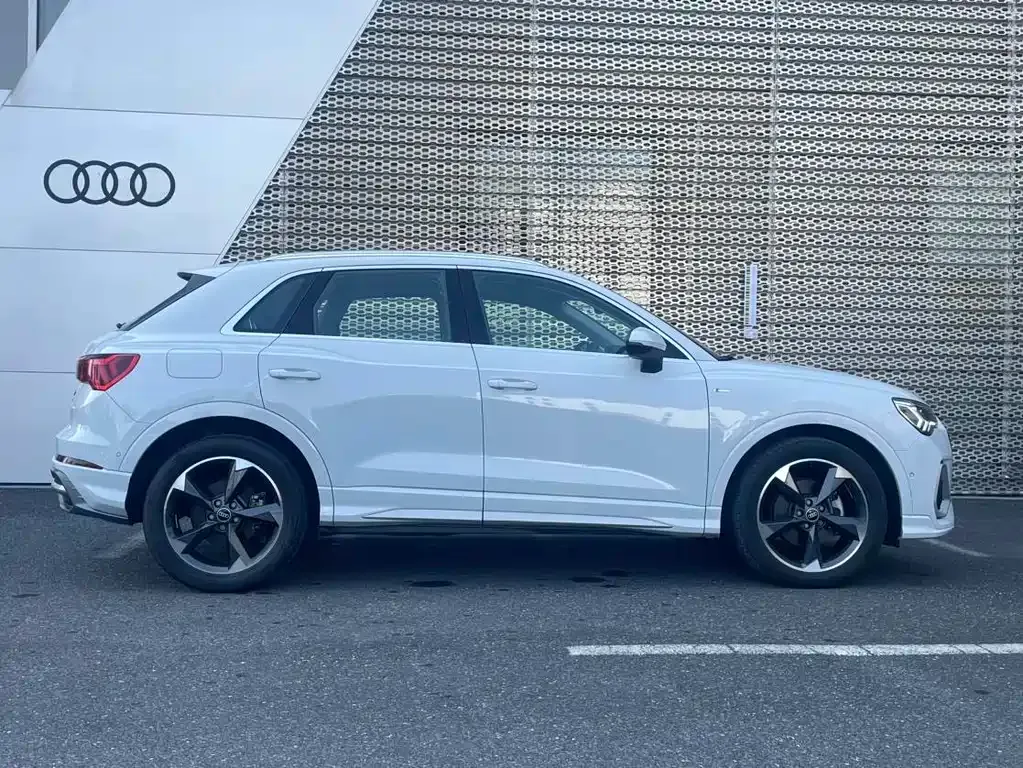 Audi Q3 2023 из CN, фото 3