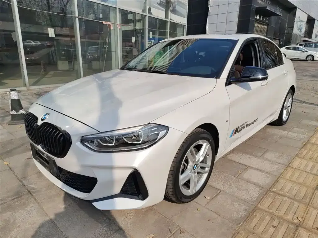 BMW 1 Series 2021 из CN, фото 1