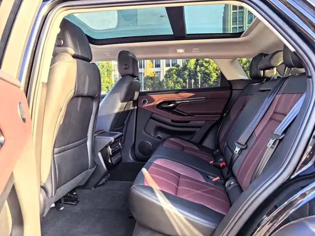 Land Rover Evoque 2024 из CN, фото 3
