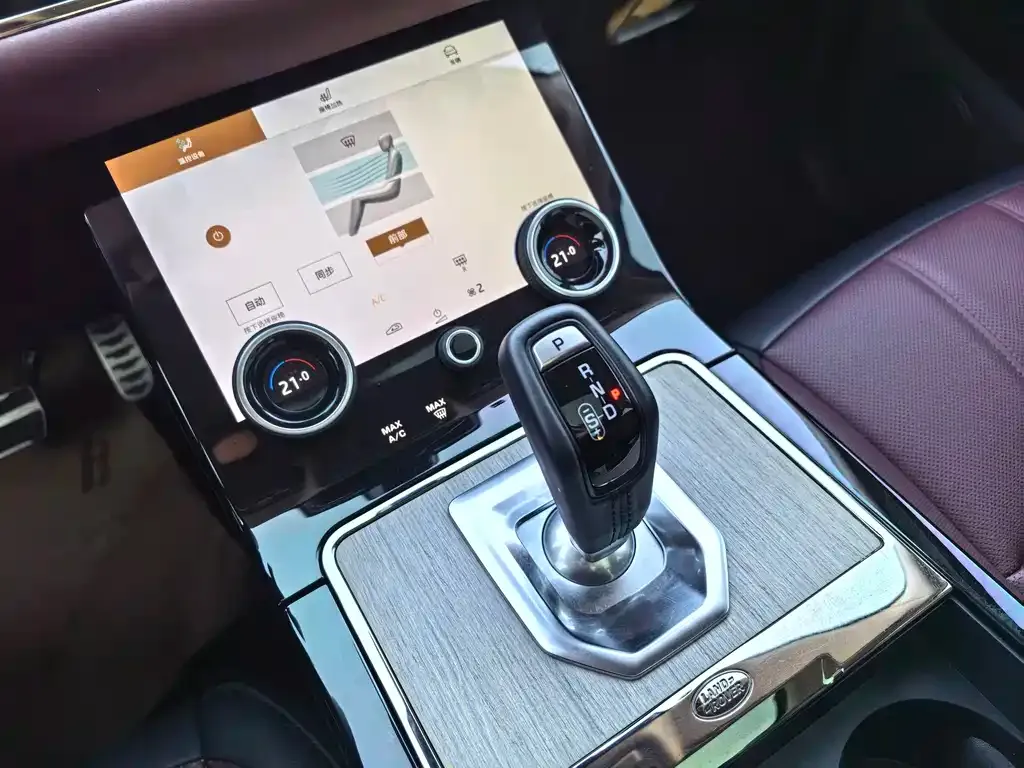 Land Rover Evoque 2024 из CN, фото 2
