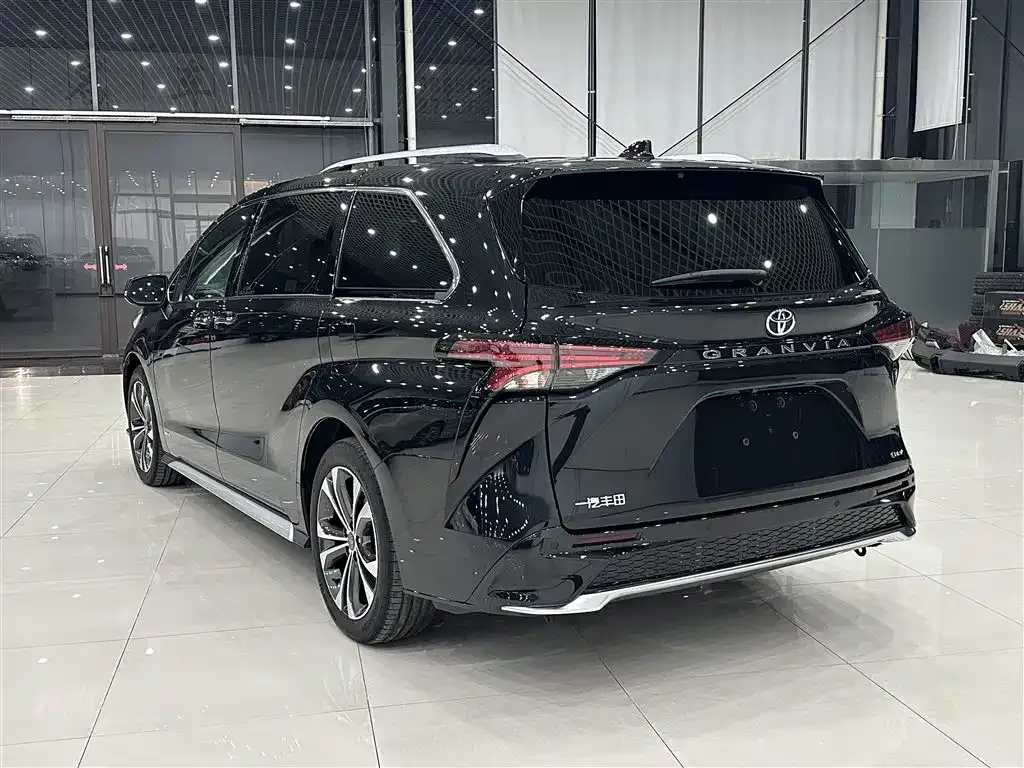 Toyota Granvia 2025 из CN, фото 10