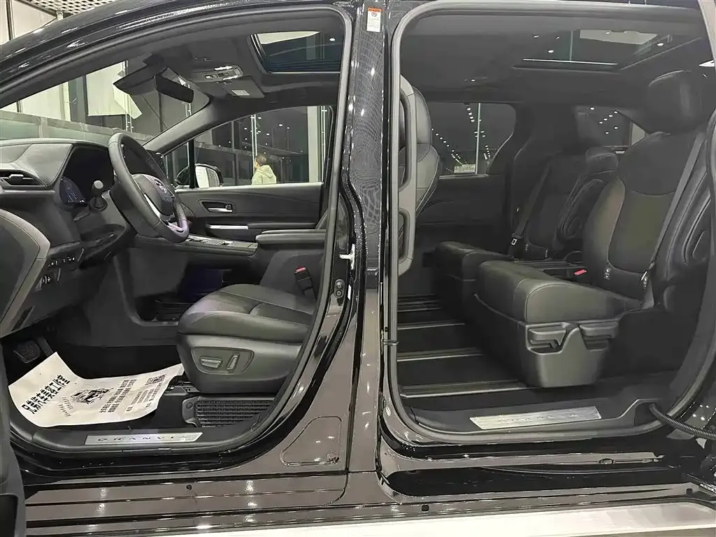 Toyota Granvia 2025 из CN, фото 8