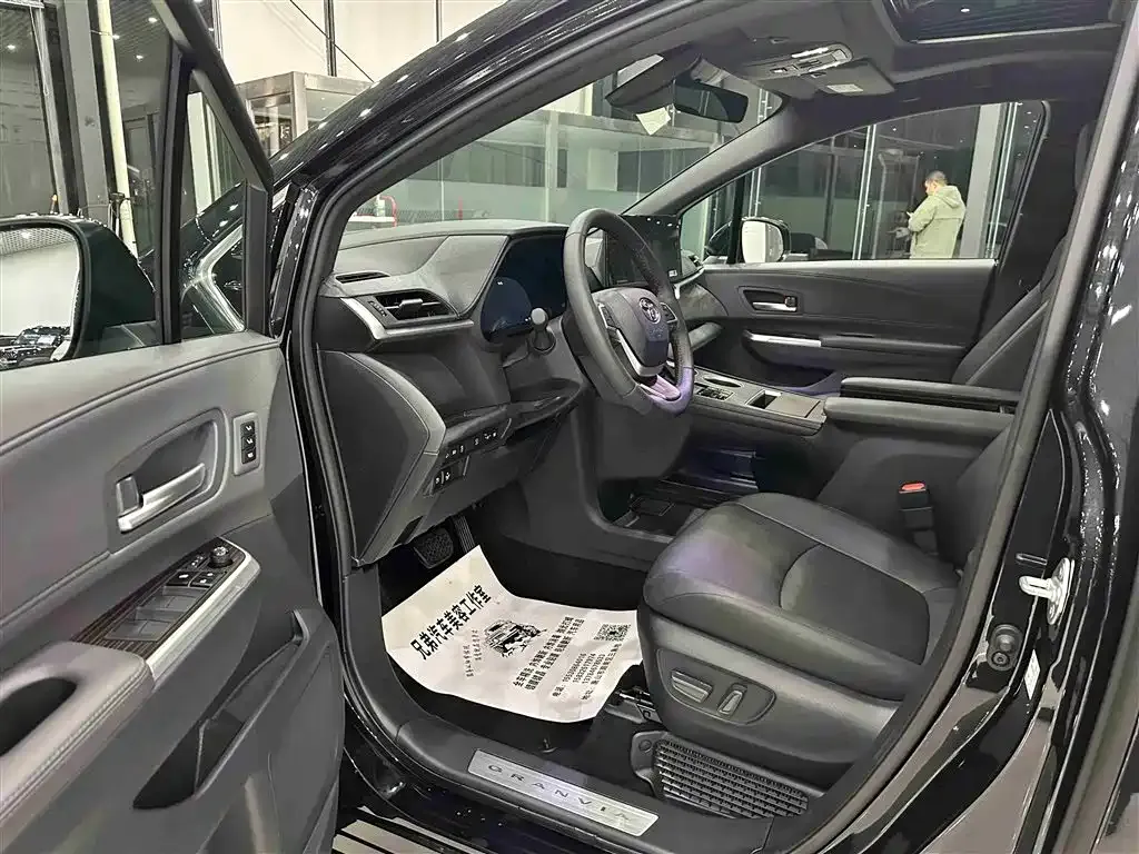 Toyota Granvia 2025 из CN, фото 9