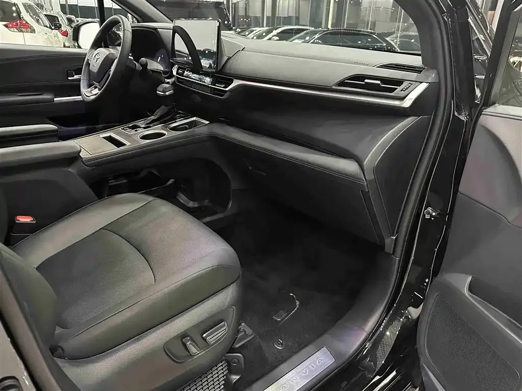 Toyota Granvia 2025 из CN, фото 4
