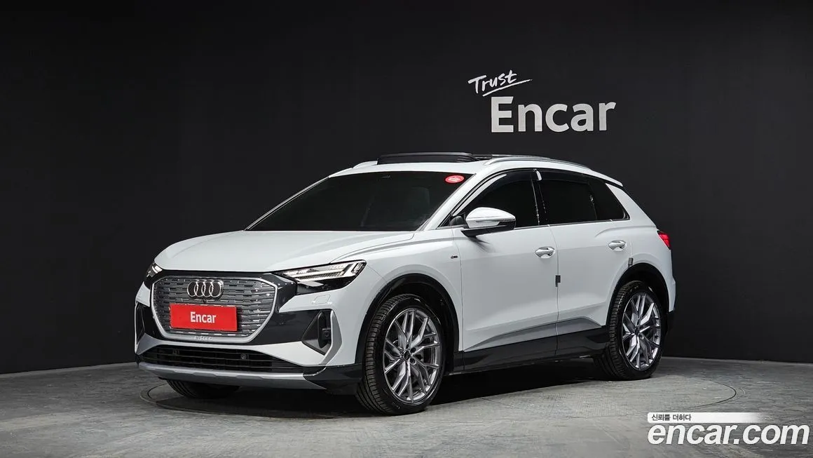 Audi Q4 e-tron — фото 1
