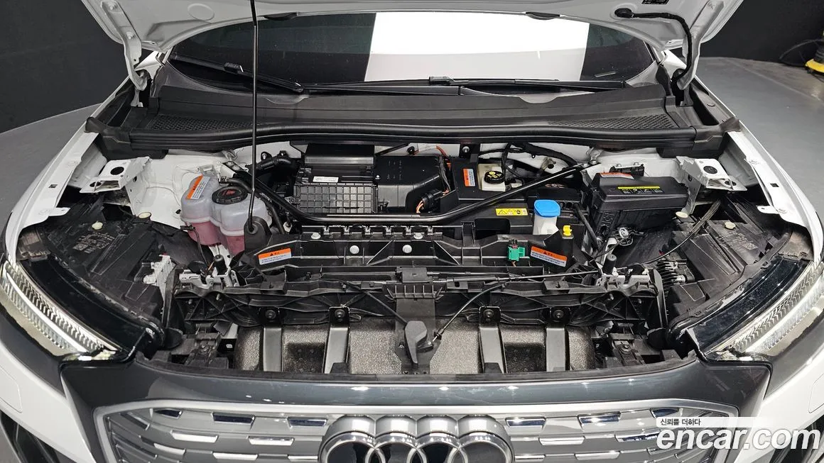 Audi Q4 e-tron — фото 10