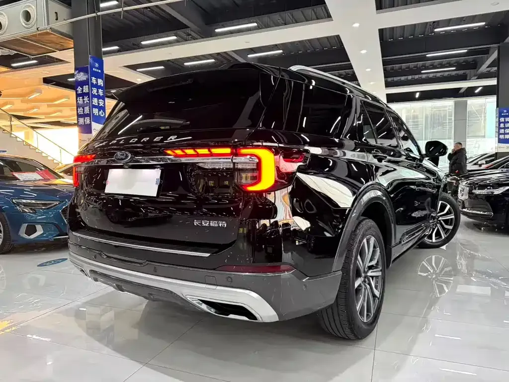 Ford Explorer 2023 из CN, фото 6
