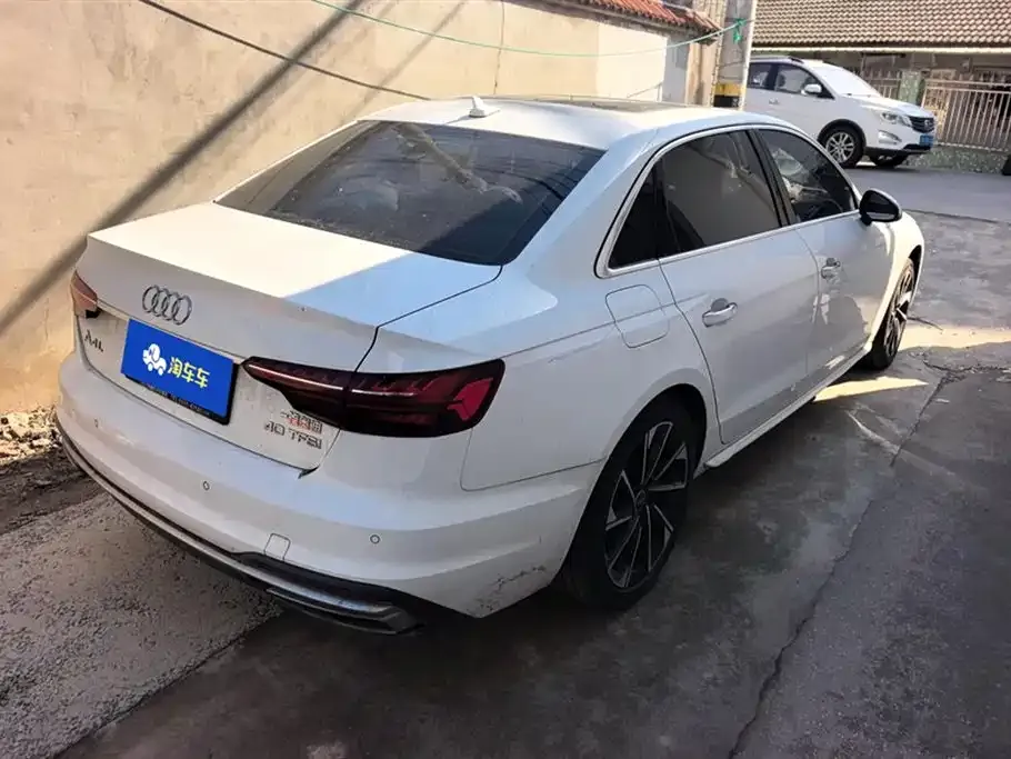 Audi A4L 2022 из CN, фото 9