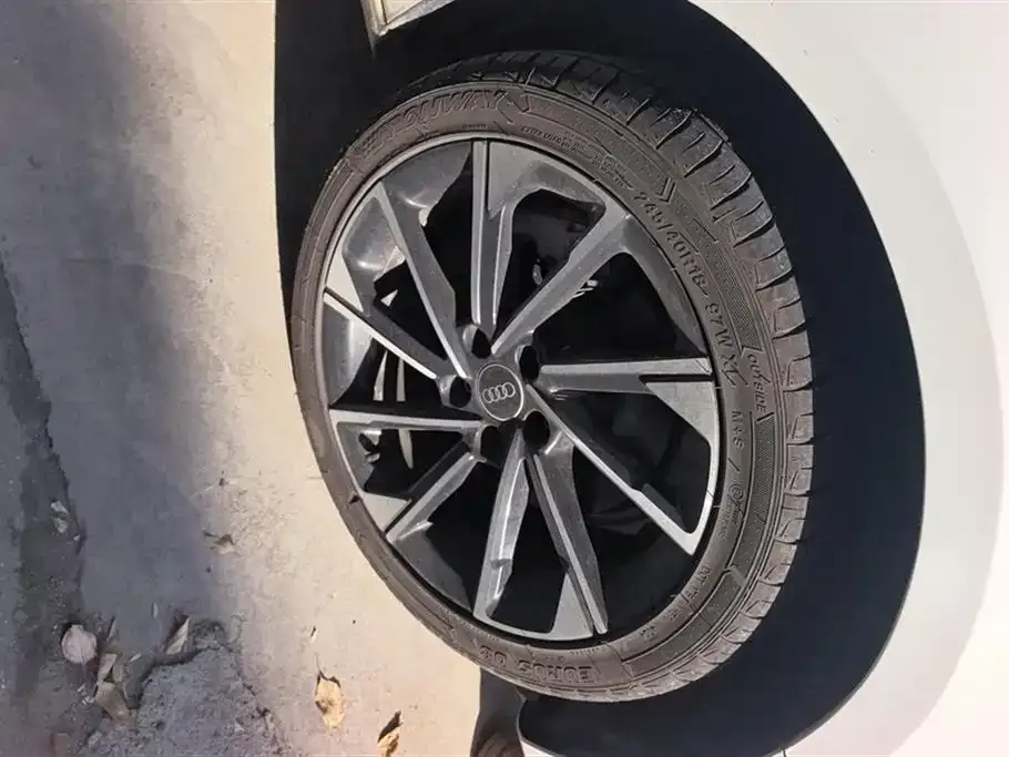 Audi A4L 2022 из CN, фото 6