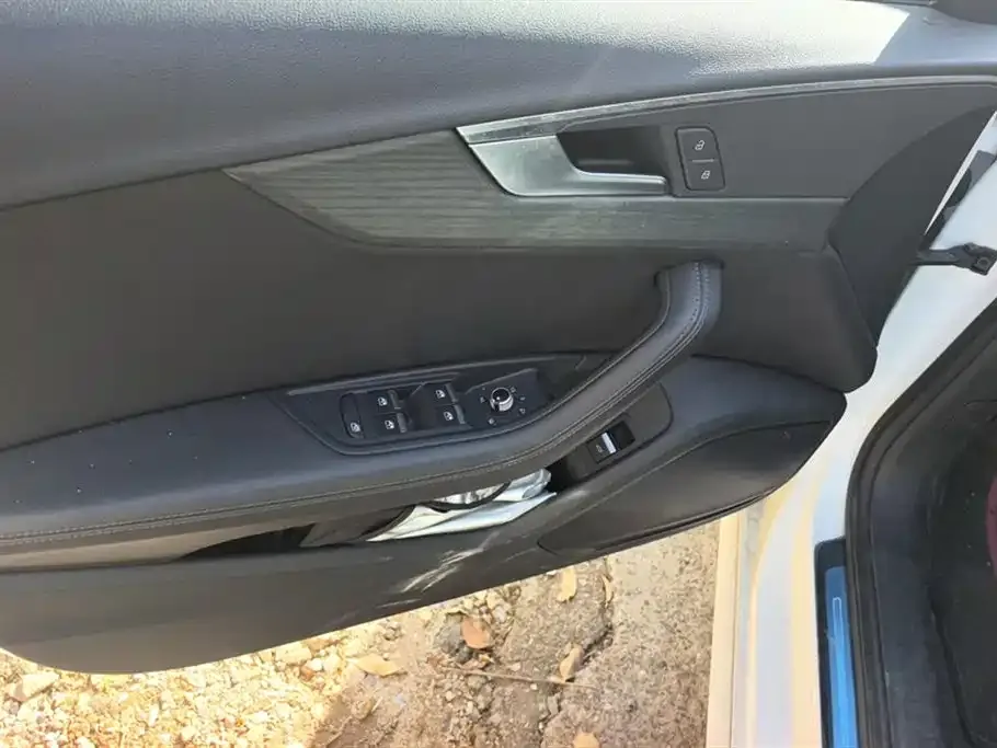 Audi A4L 2022 из CN, фото 5