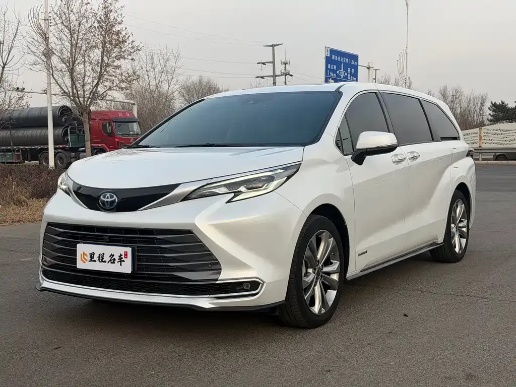 Toyota Sienna 2023 из CN, фото 1