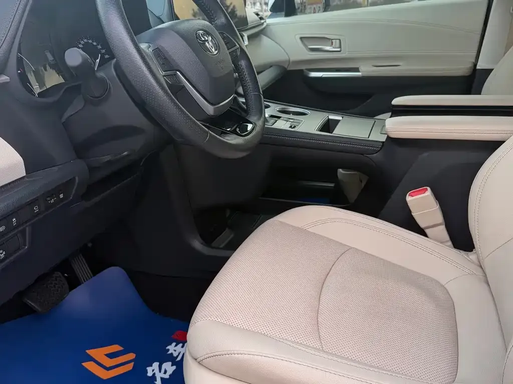 Toyota Sienna 2023 из CN, фото 8