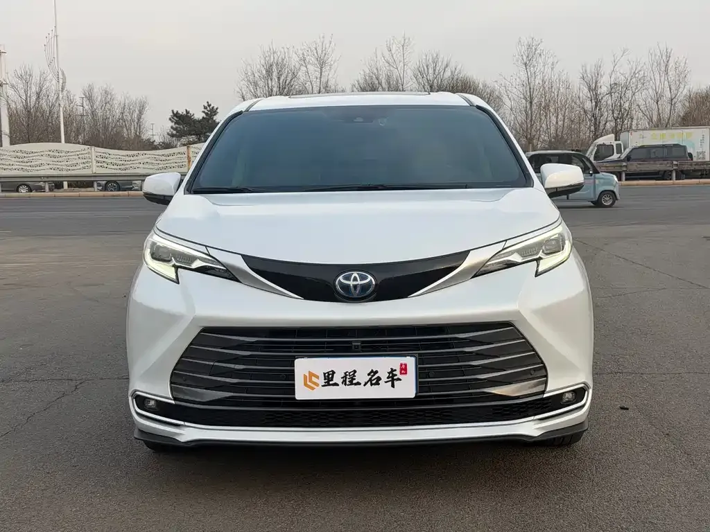 Toyota Sienna 2023 из CN, фото 4