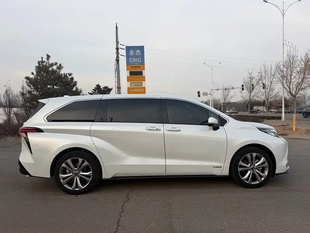 Toyota Sienna 2023 из CN, фото 3