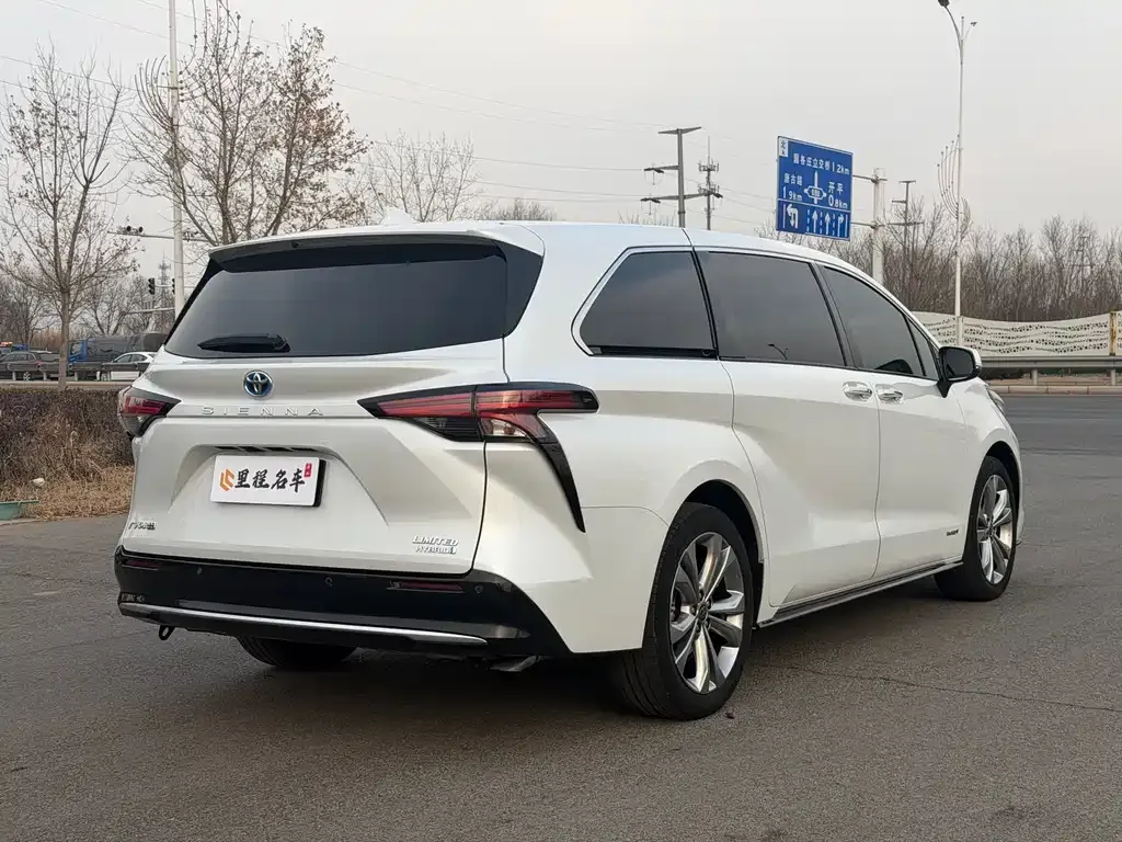 Toyota Sienna 2023 из CN, фото 9