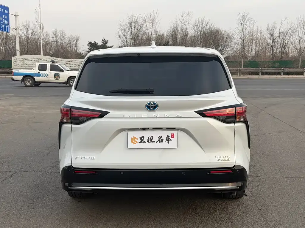 Toyota Sienna 2023 из CN, фото 5