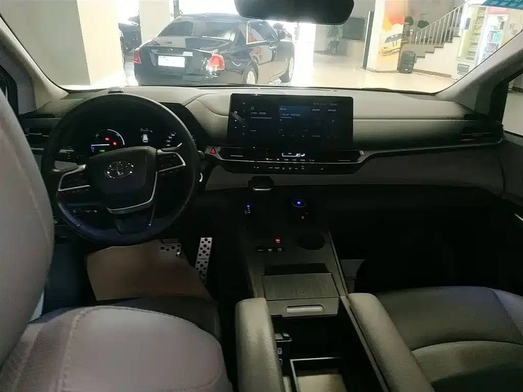 Toyota Granvia 2024 из CN, фото 2
