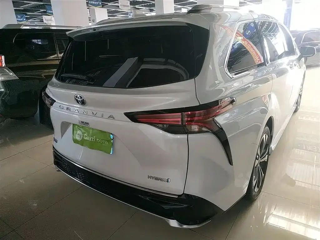 Toyota Granvia 2024 из CN, фото 3