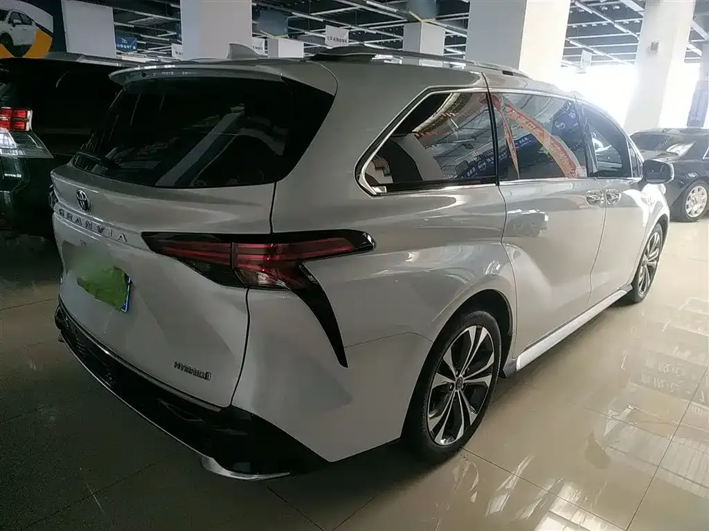 Toyota Granvia 2024 из CN, фото 7