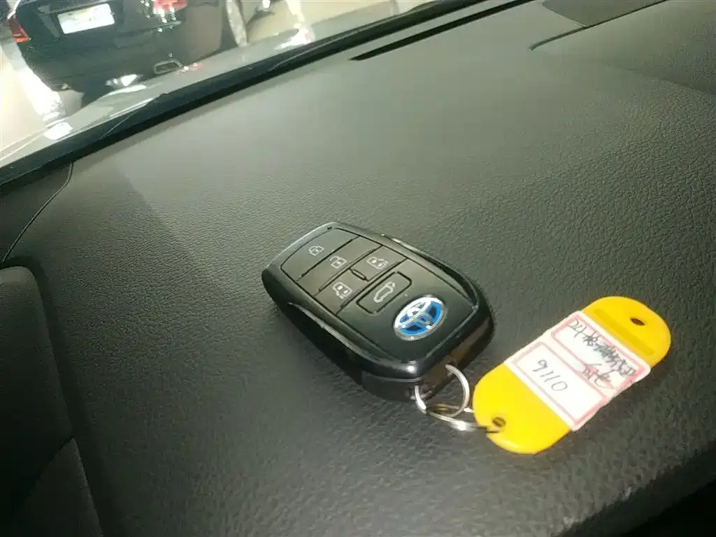 Toyota Granvia 2024 из CN, фото 10