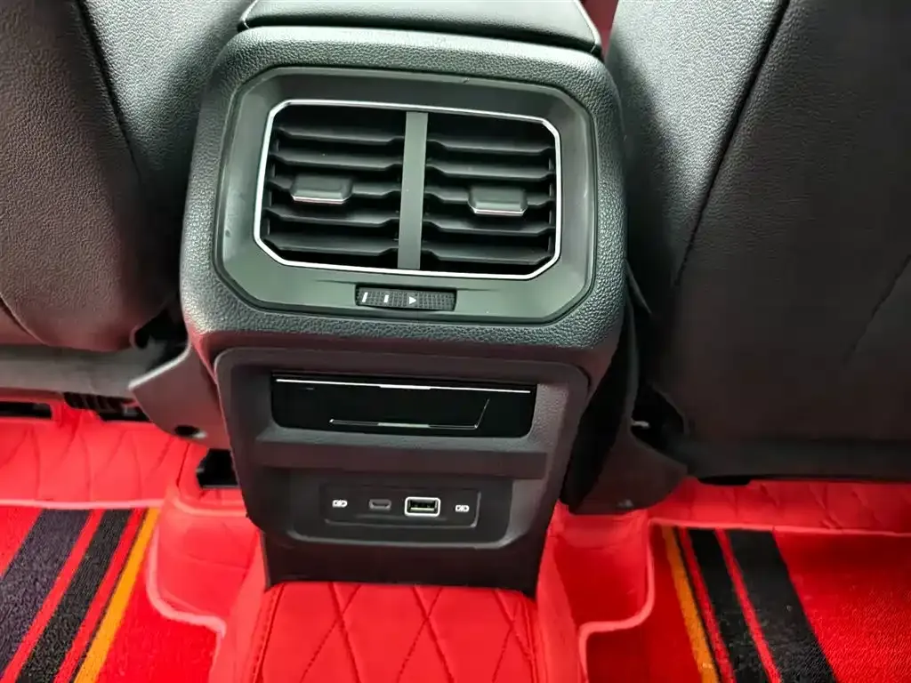Volkswagen Tiguan L 2023 из CN, фото 7