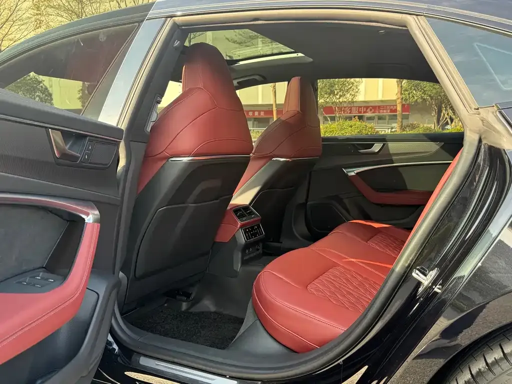 Audi A7L 2024 из CN, фото 7