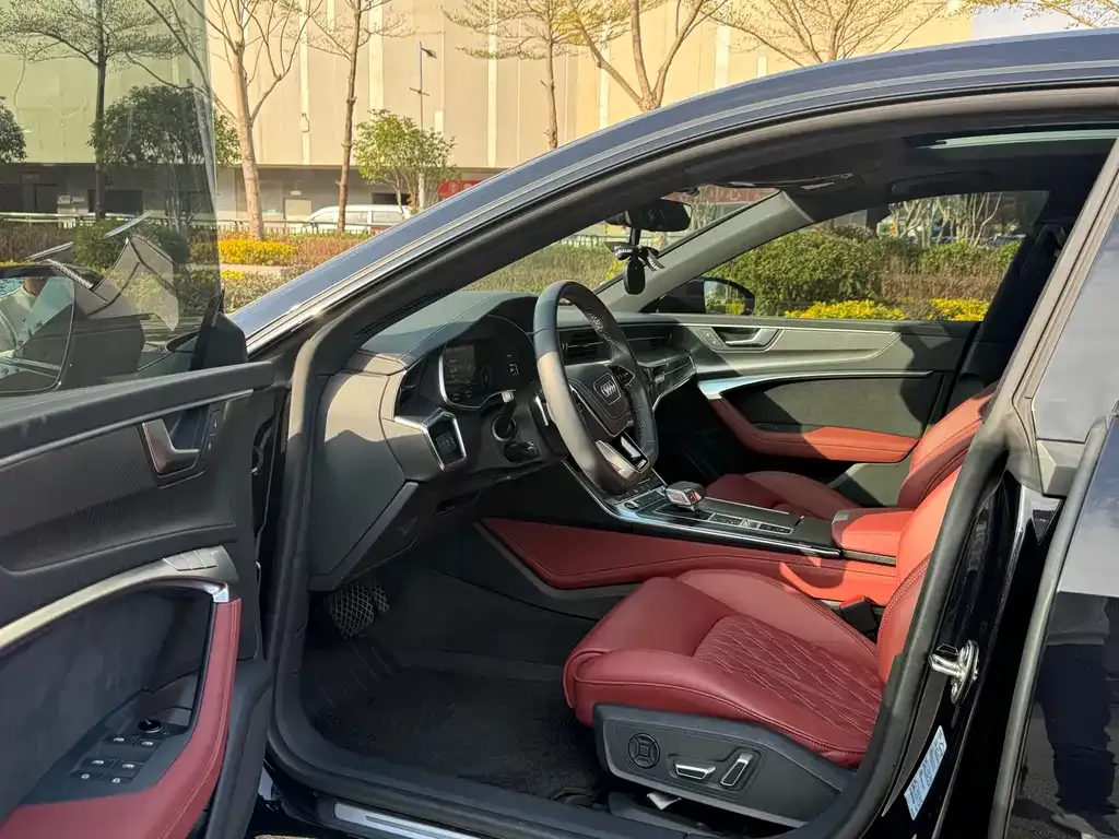 Audi A7L 2024 из CN, фото 4