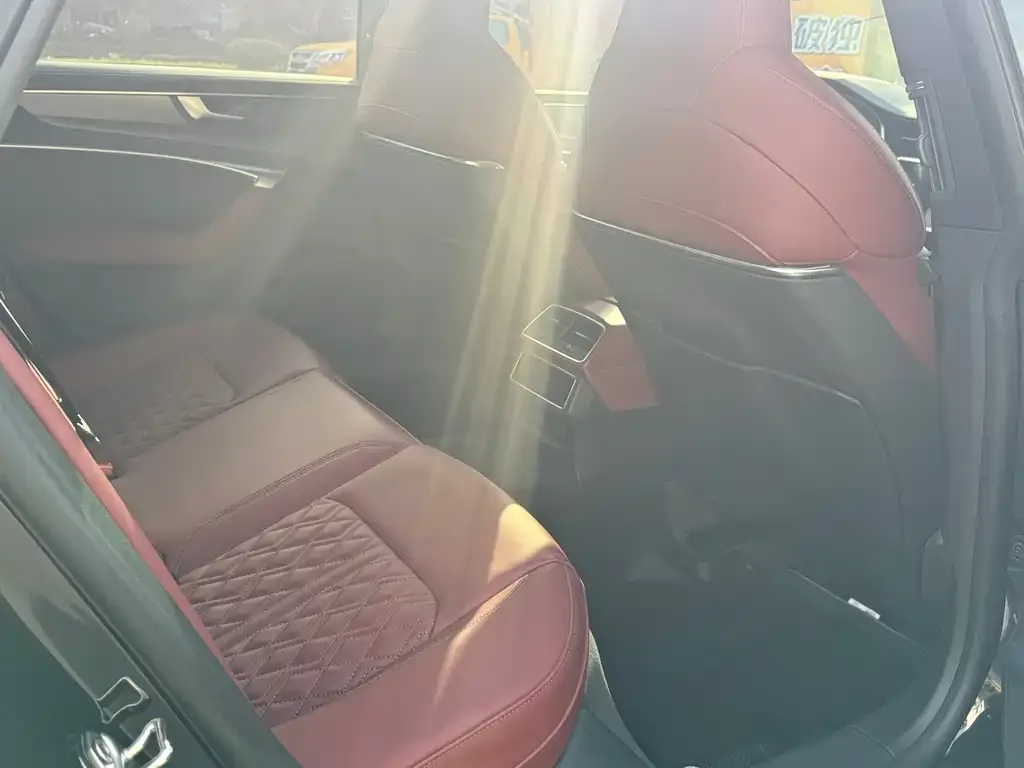 Audi A7L 2024 из CN, фото 2