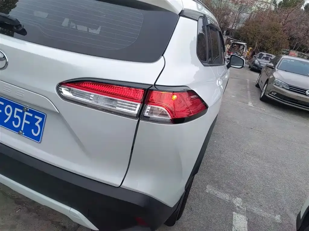 Toyota Corolla Cross 2023 из CN, фото 10