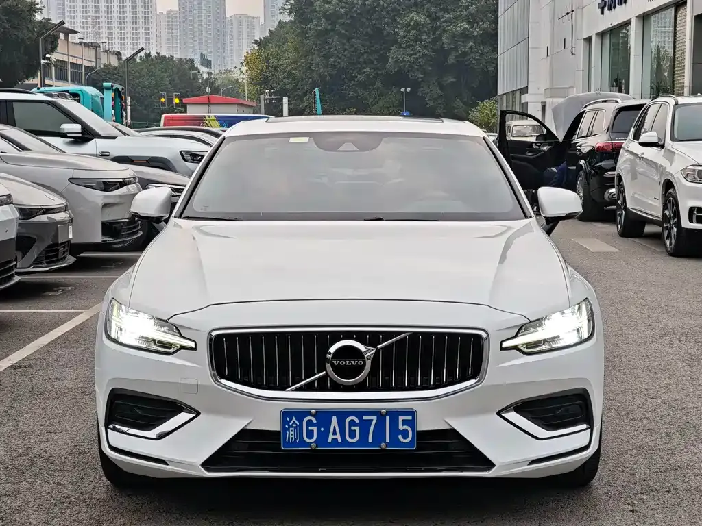 Volvo S60 2021 из CN, фото 2