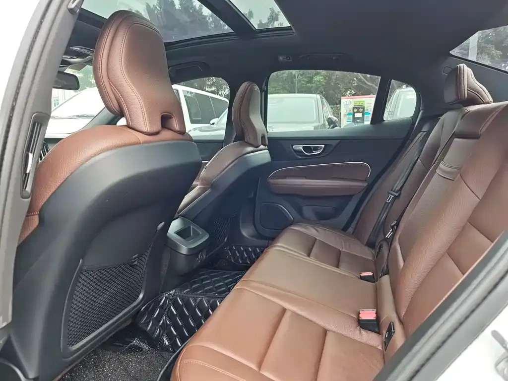 Volvo S60 2021 из CN, фото 4