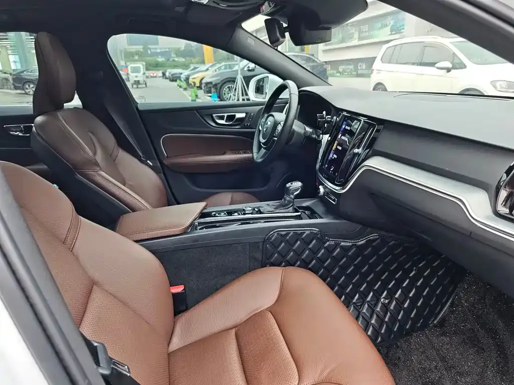Volvo S60 2021 из CN, фото 8