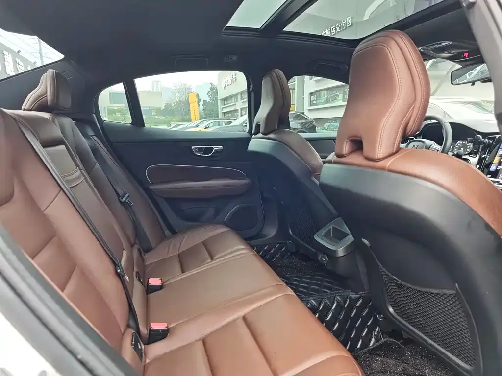 Volvo S60 2021 из CN, фото 9
