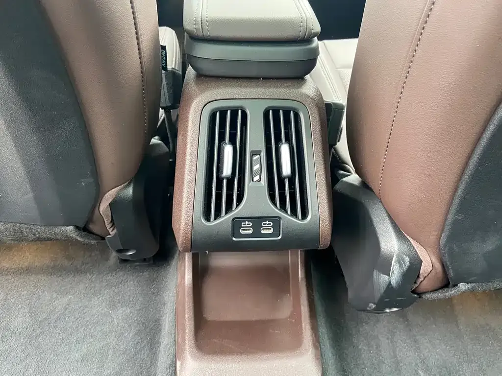 BMW iX1 2025 из CN, фото 5