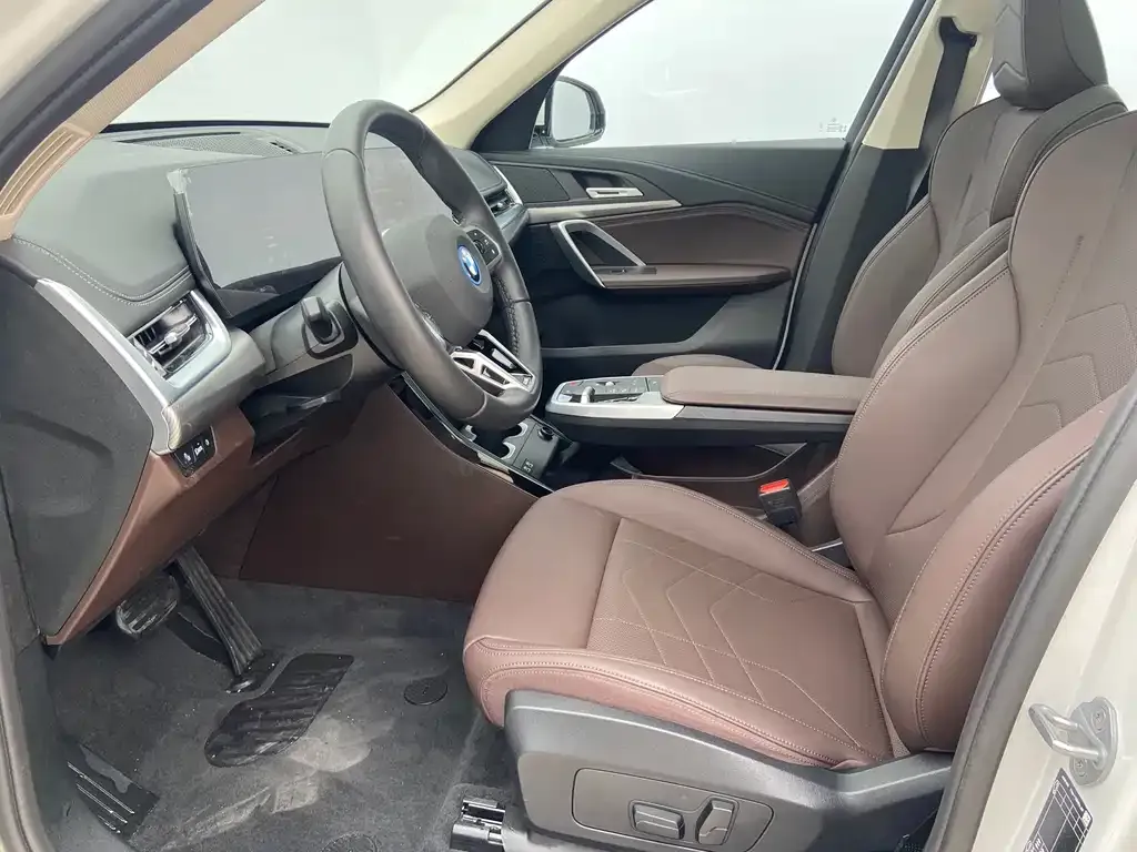 BMW iX1 2025 из CN, фото 3