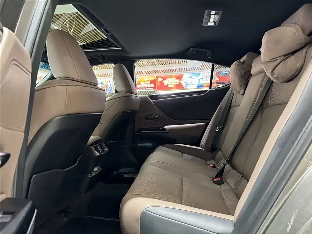 Lexus ES 2023 из CN, фото 3