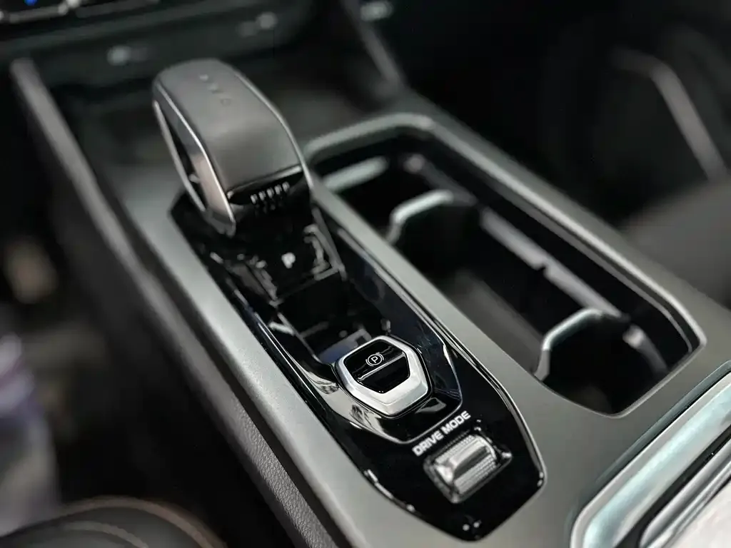 Geely Haoyue L 2024 из CN, фото 10