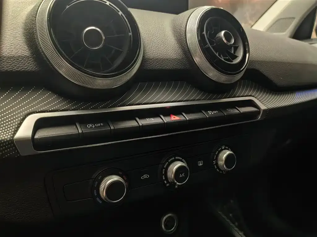 Audi Q2L 2023 из CN, фото 7