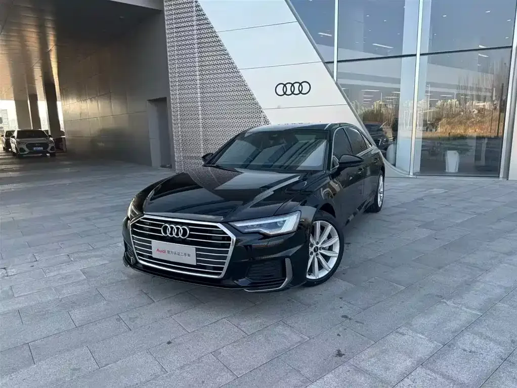 Audi A6L — фото 1